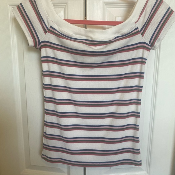 Cute top, size M, fits more like a small. Has some stretch! - Picture 2 of 3